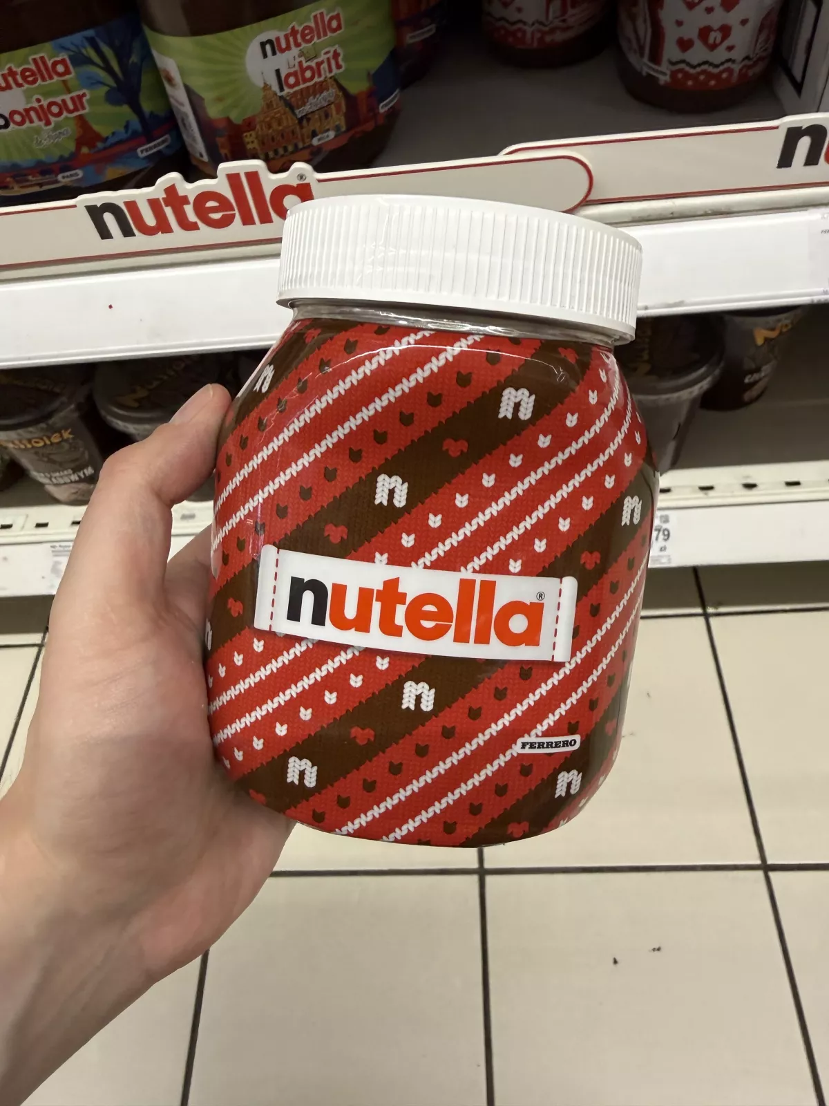 Nutella krem do smarowania z orzechami laskowymi i kakao (edycja świąteczna, sweter w ukośne pasy) | 600g