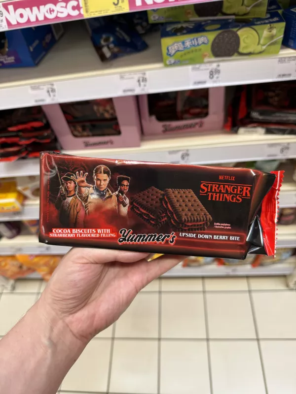 Yummer’s Cocoa Biscuits with Strawberry Flavoured Filling – Stranger Things / Upside Down Berry Bite | 144g