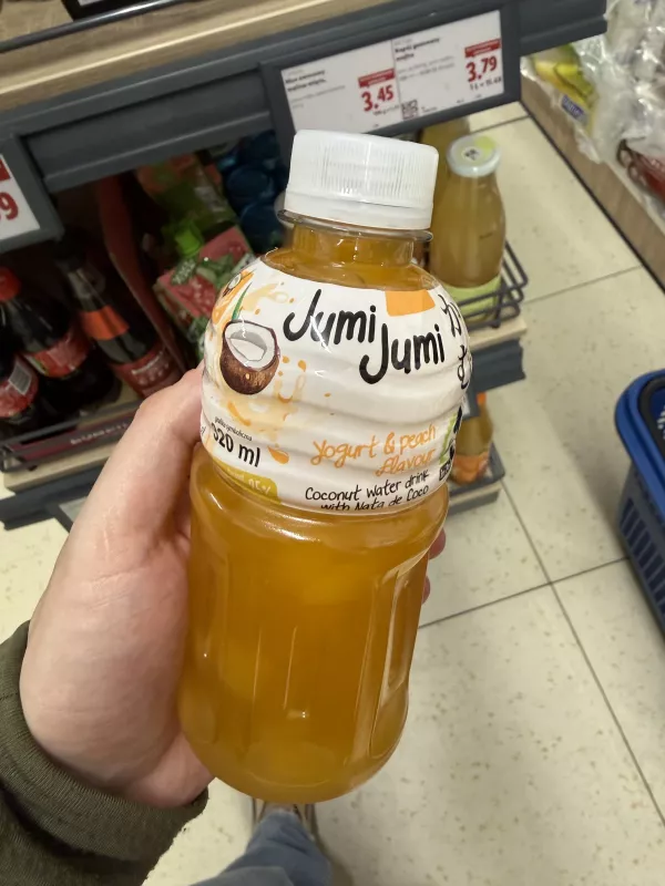 Jumi Jumi napój kokosowy o smaku jogurtu brzoskwiniowego z kawałkami galaretki kokosowej nata de coco | 320ml
