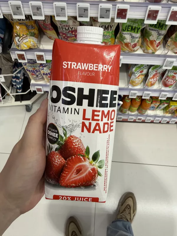 Oshee Vitamin Lemonade truskawka | 750ml