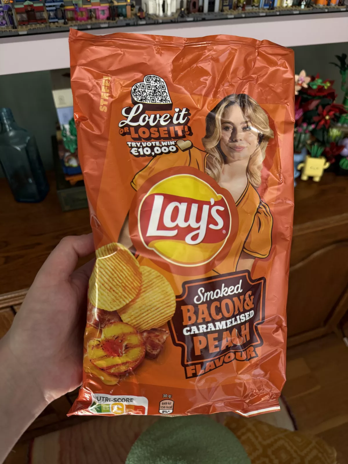 Lay’s Smoked Bacon & Caramelised Peach Flavour Steffi Mercie | 185g