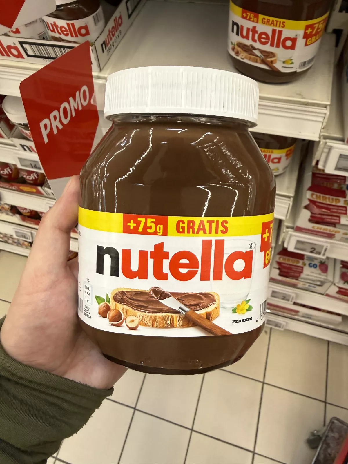 Nutella krem do smarowania z orzechami laskowymi i kakao (+75g gratis) | 825g