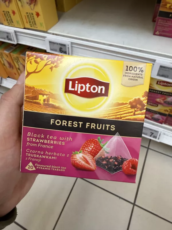 Lipton Forest Fruits herbata czarna aromatyzowana z truskawkami 20 torebek | 30g