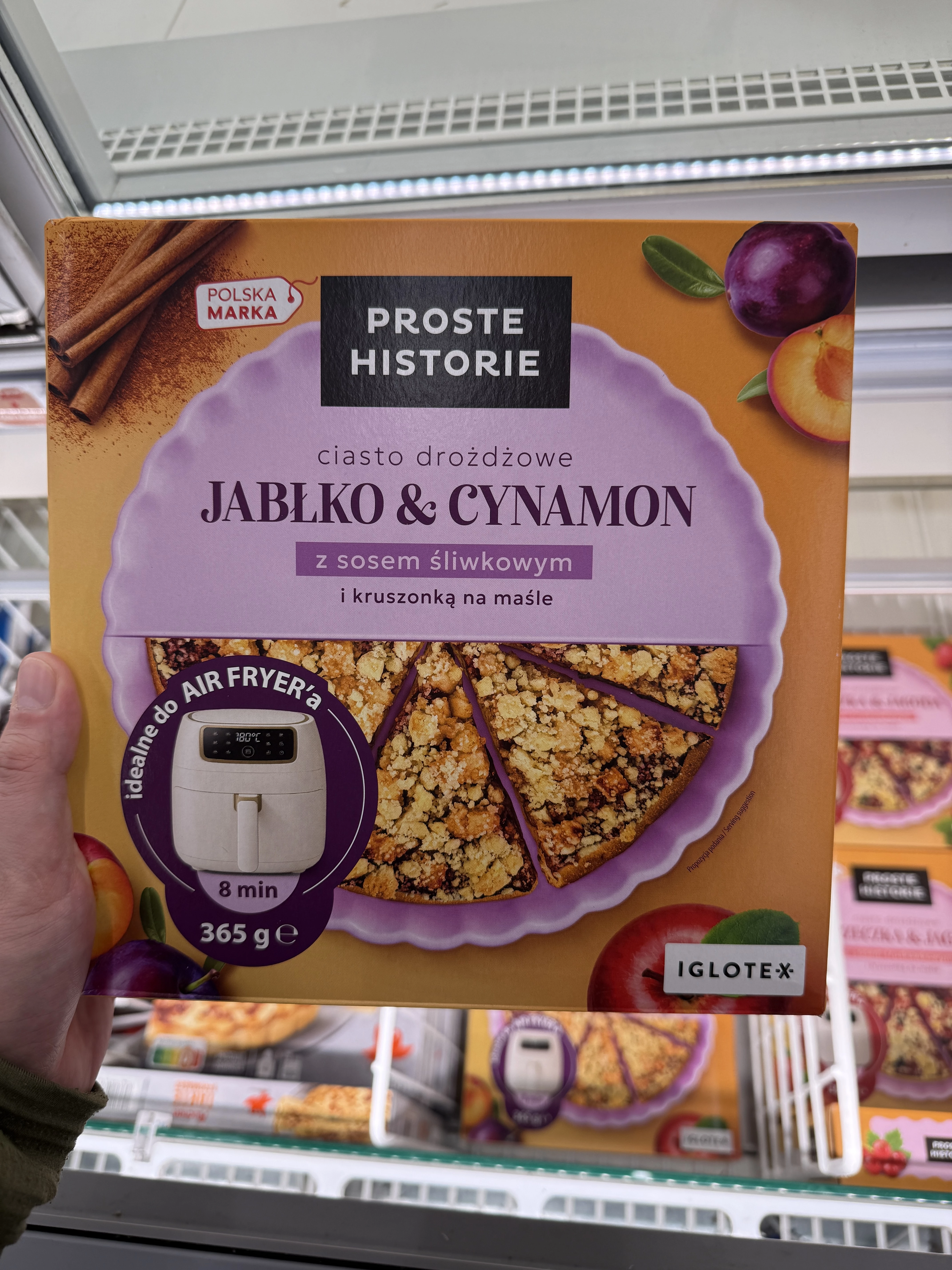 Proste Historie Ciasto drożdżowe Jabłko & Cynamon z sosem śliwkowym i kruszonką na maśle | 365g