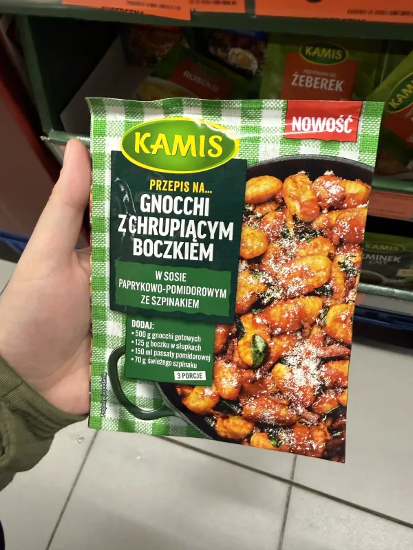 Kamis Przepis na… Gnocchi z chrupiącym boczkiem w sosie paprykowo-pomidorowym ze szpinakiem | 30g