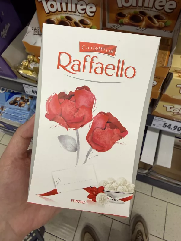 Raffaello T8 edycja z różami | 80g