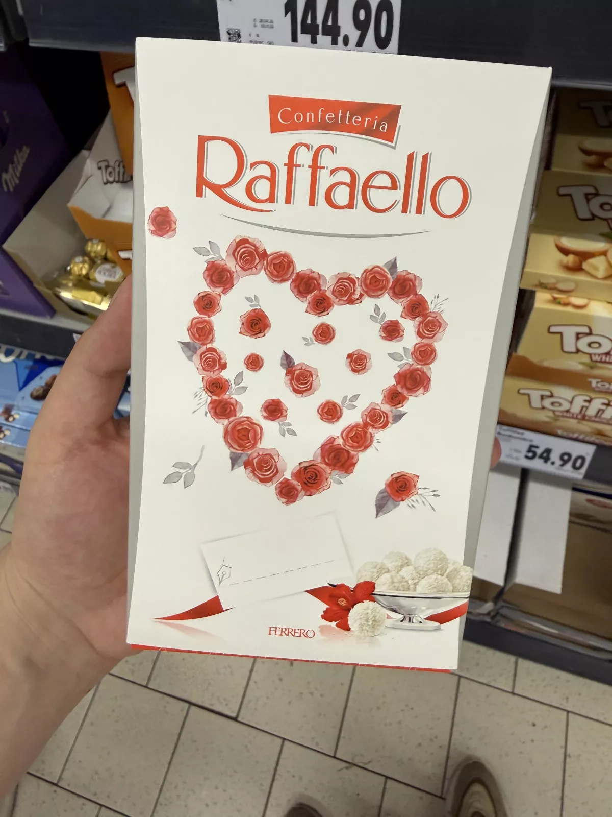 Raffaello T8 serce z róż | 80g