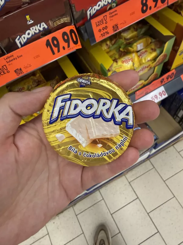 Fidorka Bílá s čokoládovou náplní / Fidorka biała z nadzieniem czekoladowym (złote fale) | 30g