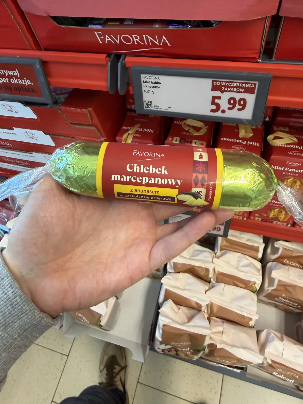 Favorina Chlebek marcepanowy z ananasem w czekoladzie deserowej | 125g