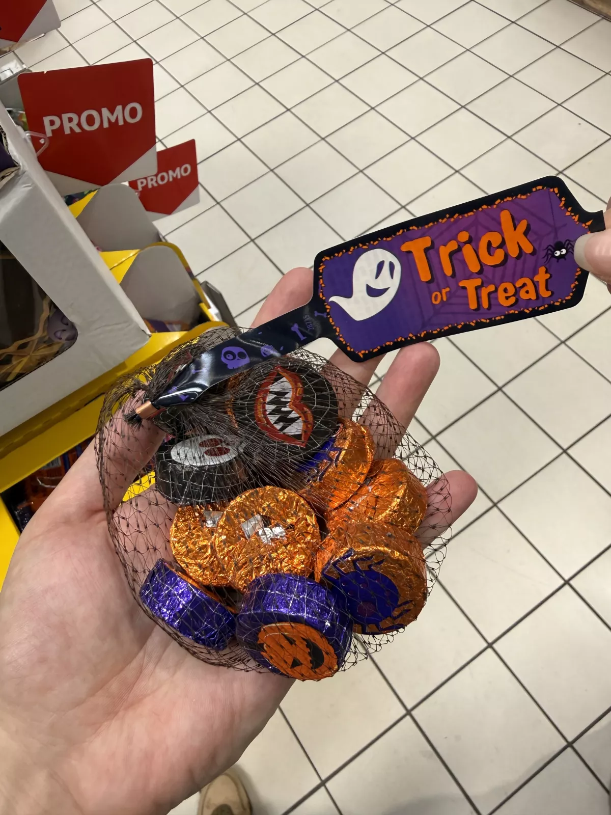 Baron Trick or Treat praliny z nadzieniem mlecznym w siatce | 100g