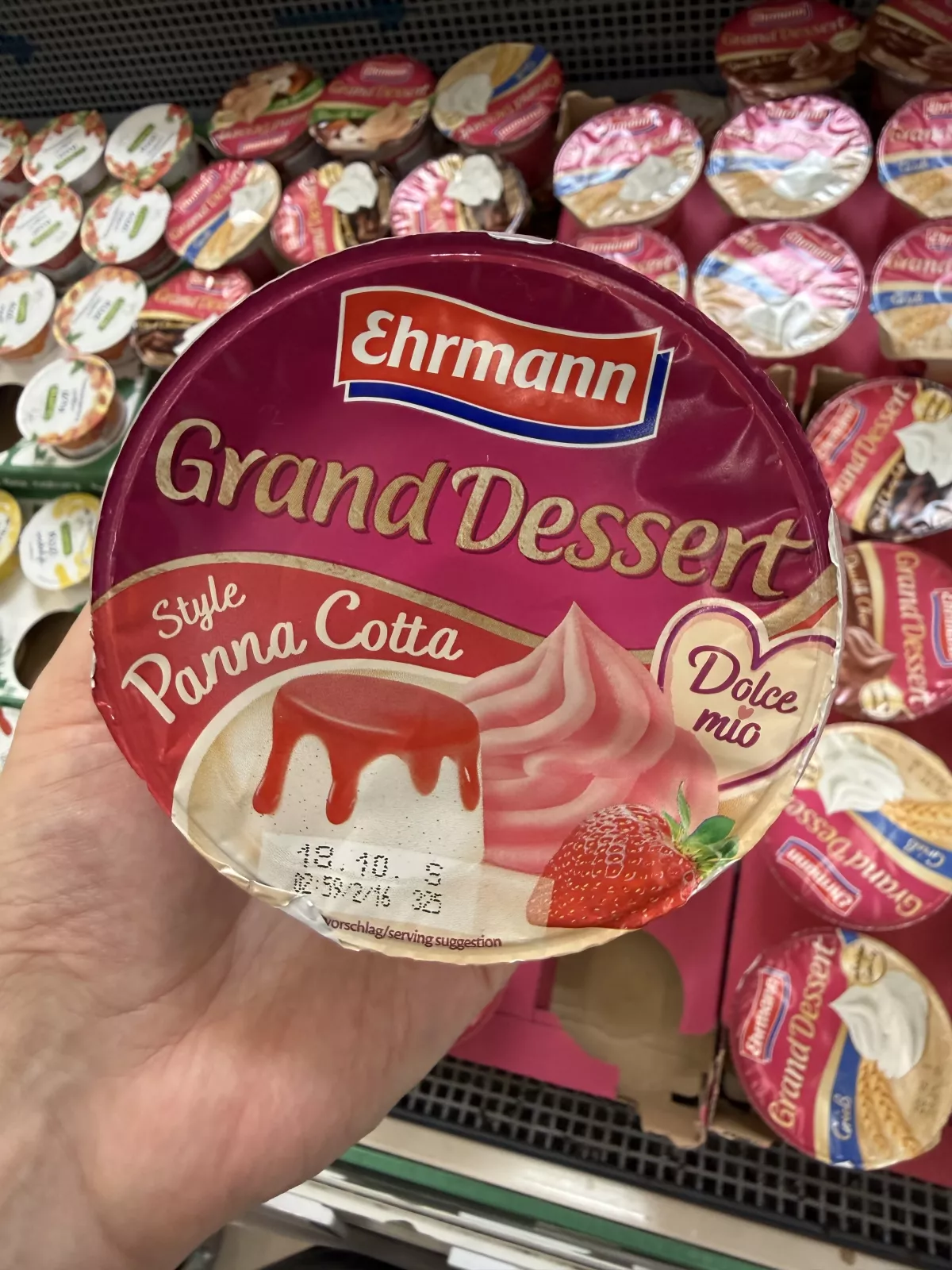 Ehrmann Grand Dessert Style Panna Cotta / Deser mleczny typu panna cotta z bitą śmietanką o smaku truskawkowym | 190g
