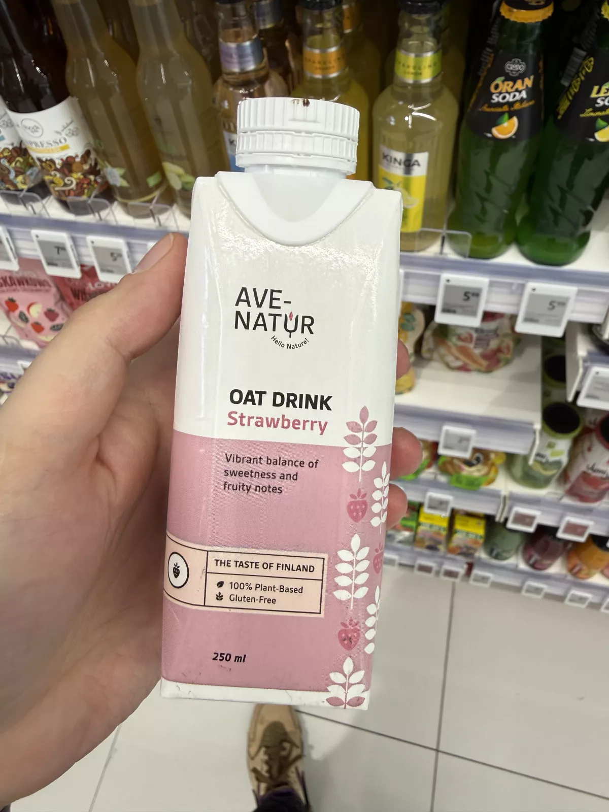 Ave-Natur Oat Drink Strawberry / Napój owsiany o smaku truskawkowym | 250ml