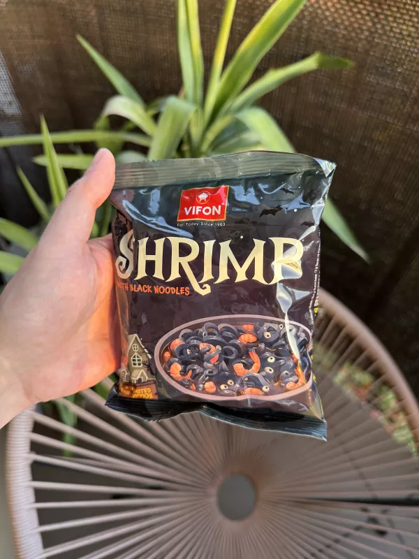 Vifon Shrimp with Black Noodles zupa błyskawiczna o smaku krewetkowym z chili | 70g