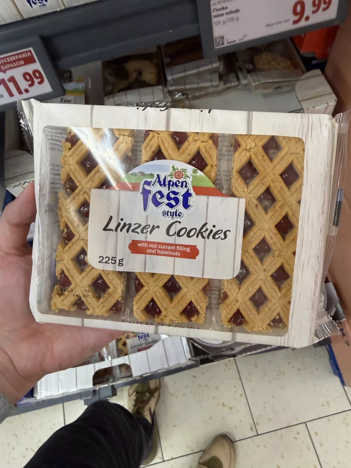 Alpenfest Style Linzer Cookies with red currant filling and hazelnuts / Ciasto kruche z nadzieniem z czerwonej porzeczki i orzechami laskowymi | 225g