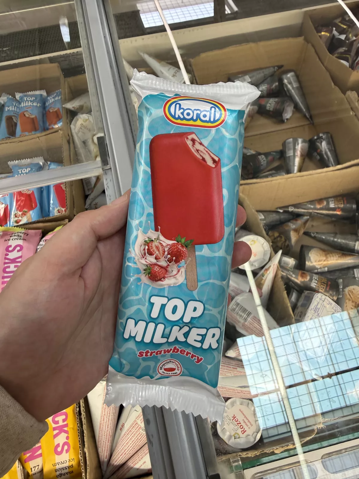 Koral Top Milker strawberry (niebieskie fale) | 78g / 110ml