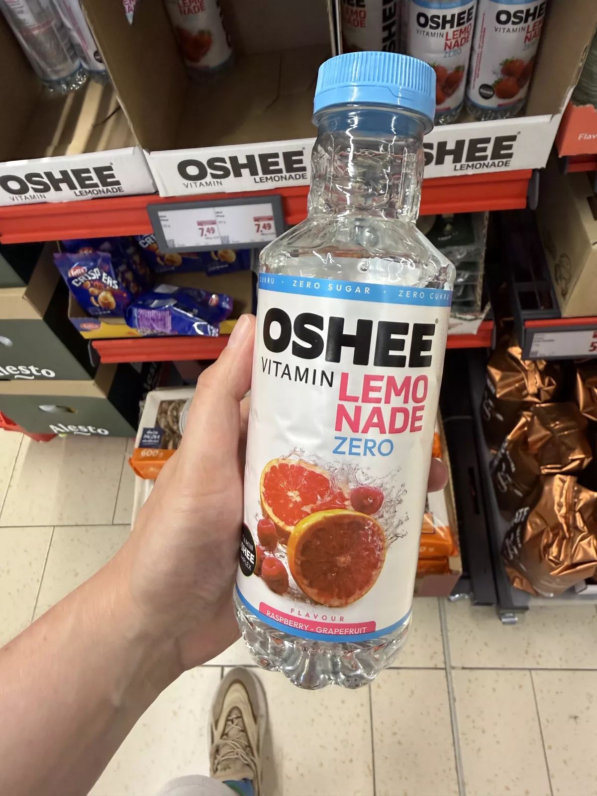 OSHEE Vitamin Lemonade Zero malina-grejpfrut | 555ml