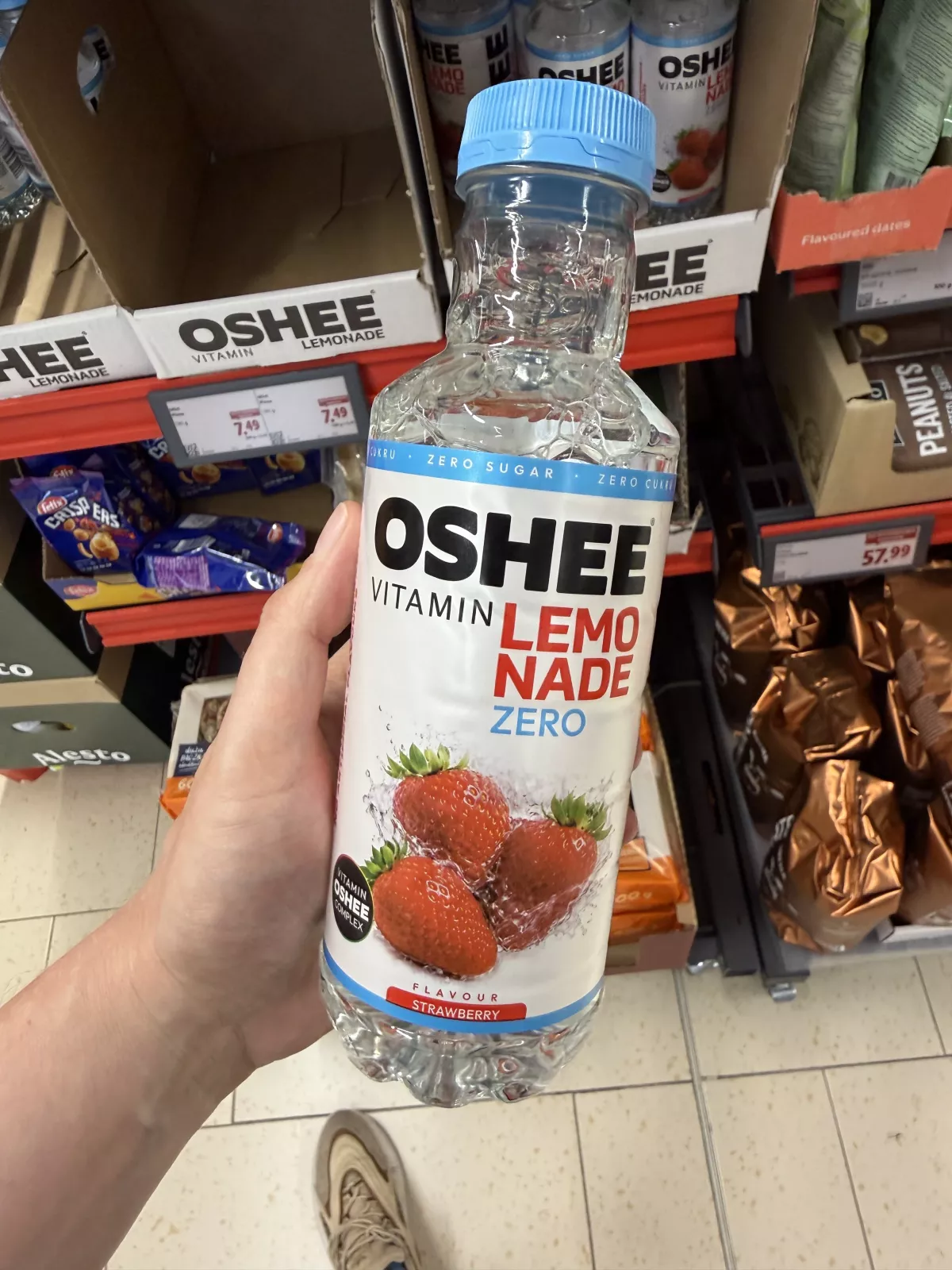 OSHEE Vitamin Lemonade Zero truskawka | 555ml