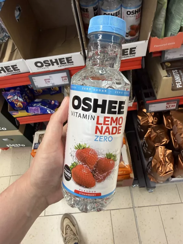 OSHEE Vitamin Lemonade Zero truskawka | 555ml