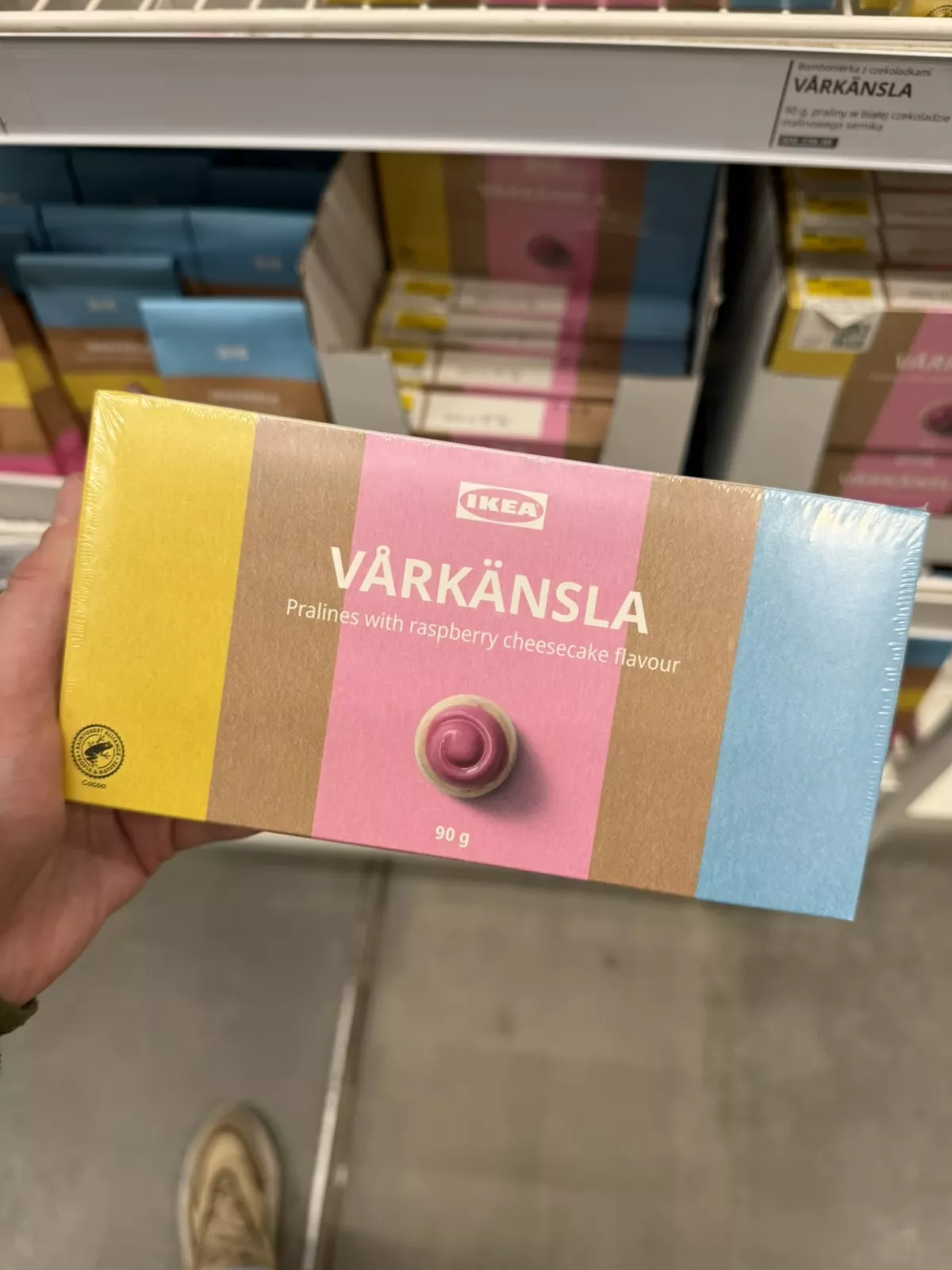Vårkänsla Pralines with raspberry cheesecake flavour / Praliny o smaku malinowego sernika | 90g