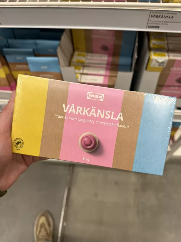 Vårkänsla Pralines with raspberry cheesecake flavour / Praliny o smaku malinowego sernika | 90g