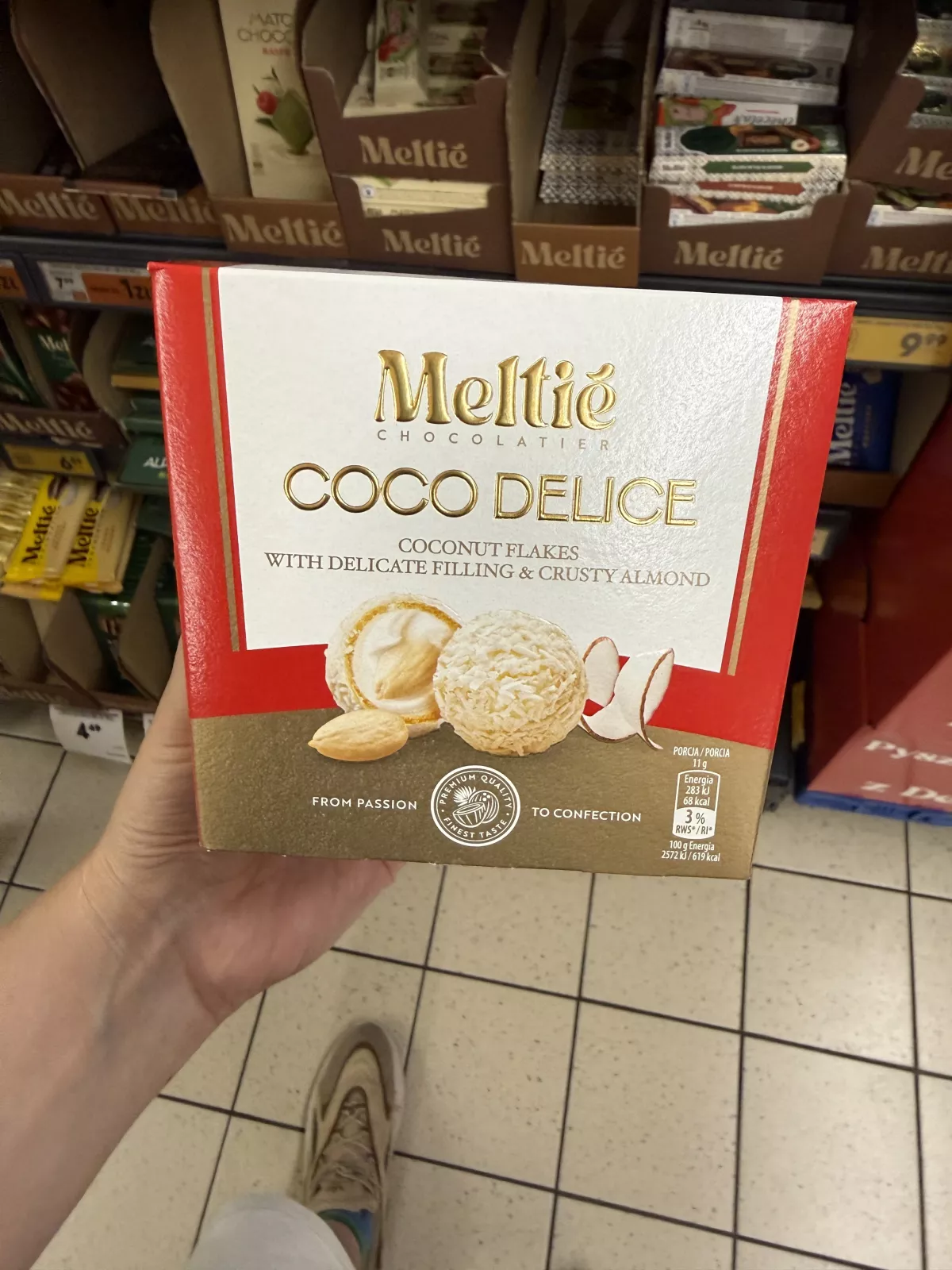Meltié Chocolatier Coco Delice / Coconut Flakes with Delicate Filling & Crusty Almond | 140g