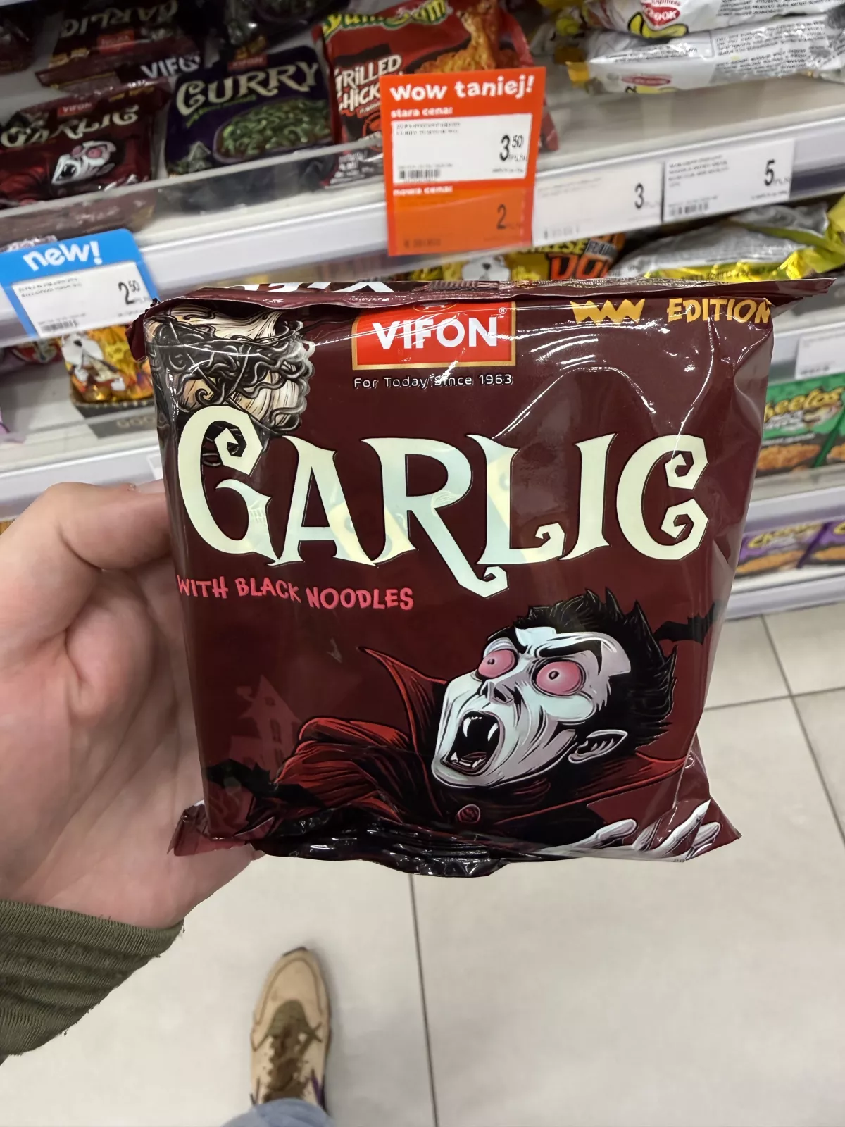 Vifon Garlic with Black Noodles zupa błyskawiczna z czarnymi nudlami o smaku czosnku | 70g