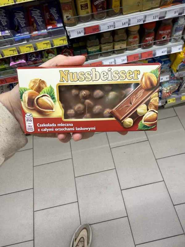 Nussbeisser Czekolada mleczna z całymi orzechami laskowymi | 100g