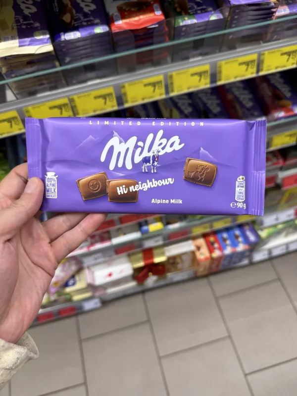 Milka Alpine Milk Hi neighbour (edycja limitowana) | 90g