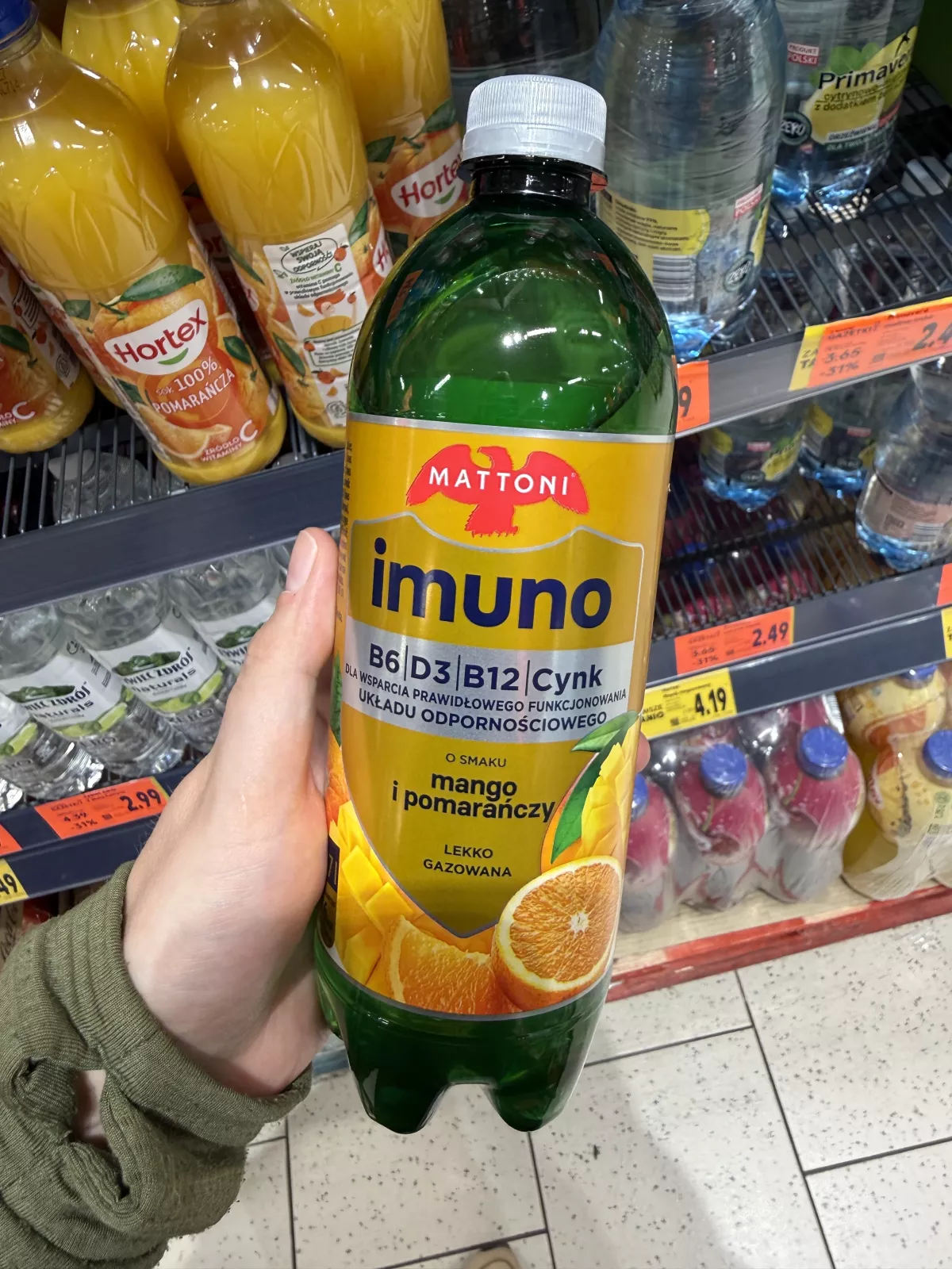 Mattoni Imuno napój o smaku mango i pomarańczy lekko gazowany | 700ml