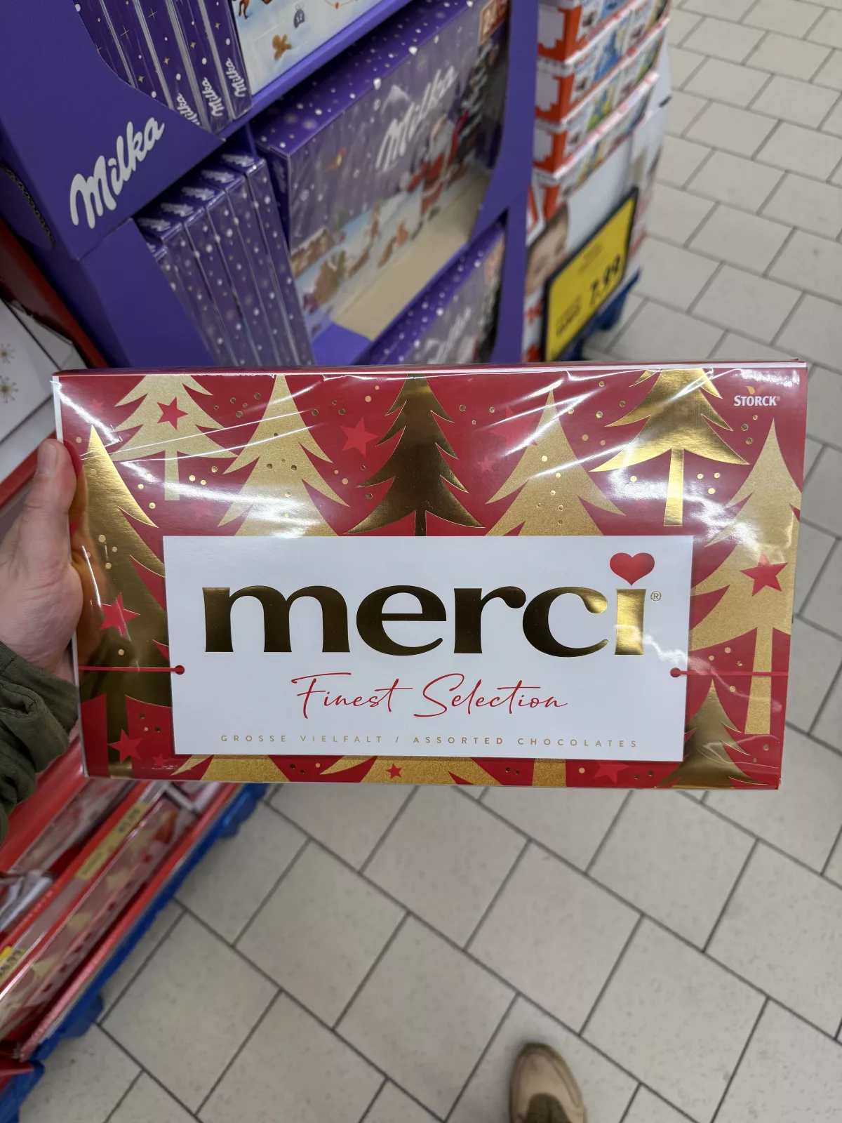 merci Finest Selection Grosse Vielfalt / Assorted Chocolates (czerwone ze złotymi choinkami) | 400g