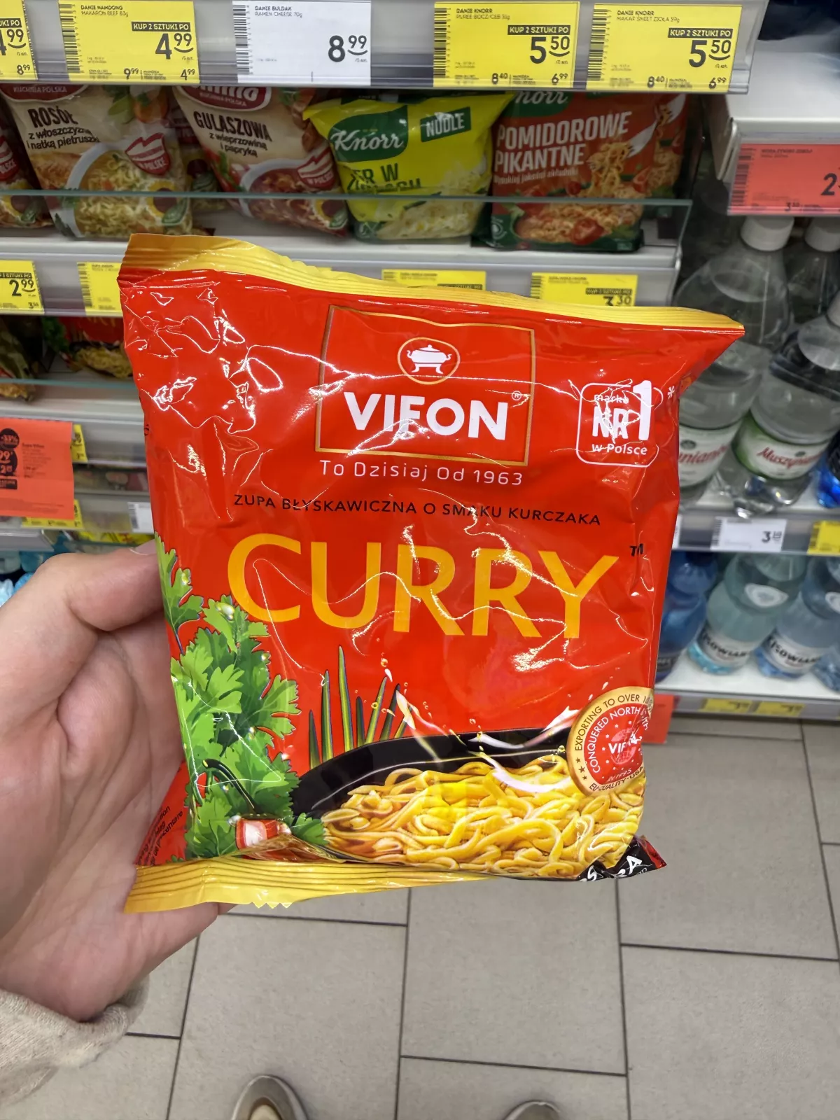 Vifon Curry zupa błyskawiczna o smaku kurczaka | 70g