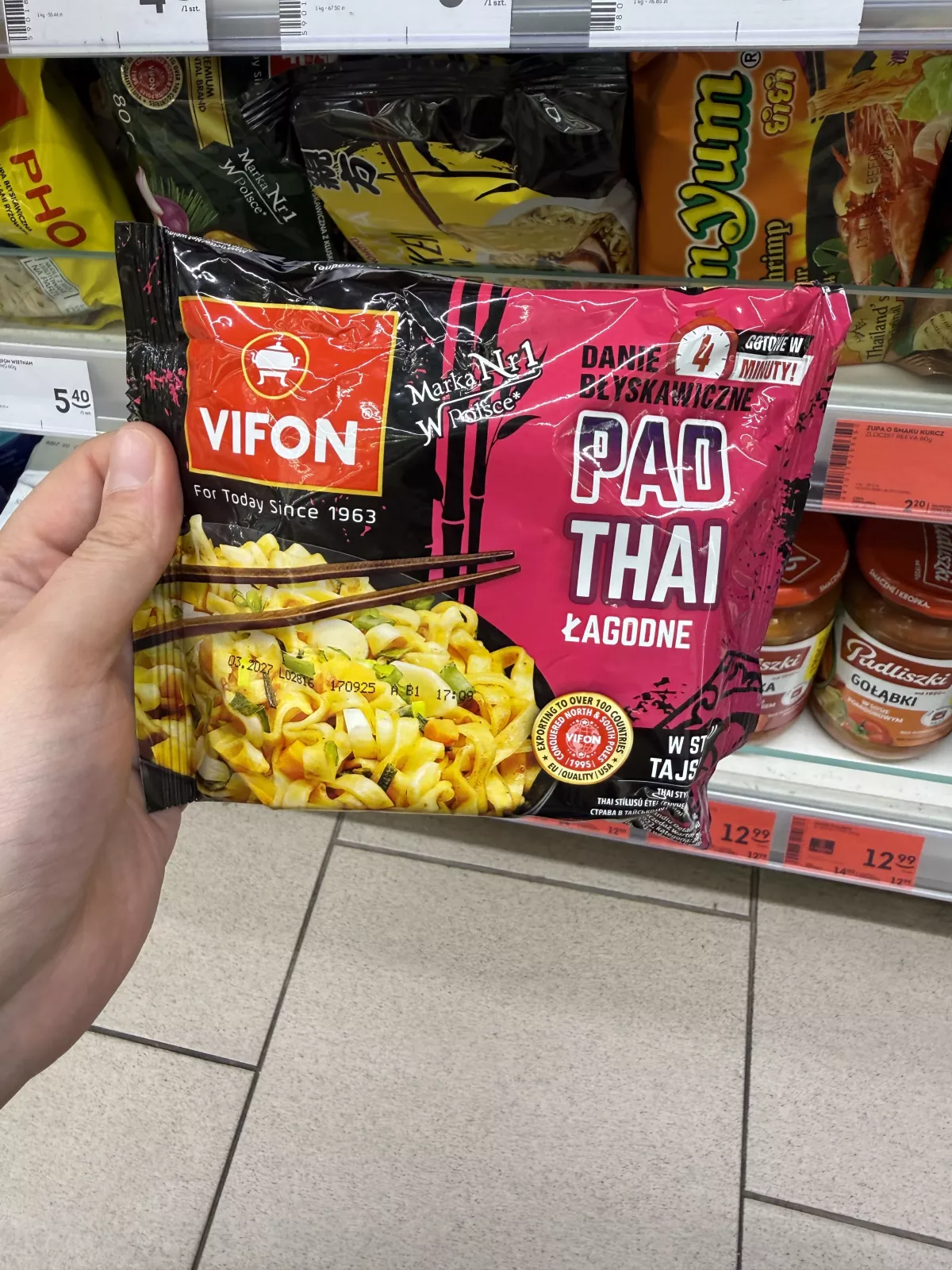 Vifon Pad Thai danie błyskawiczne z nudlami o smaku kurczaka łagodne | 90g