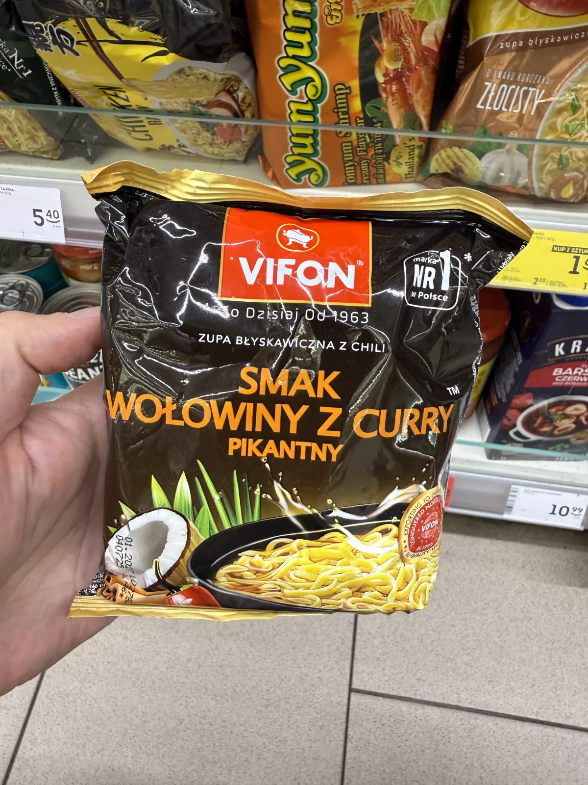 Vifon Smak wołowiny z curry zupa błyskawiczna z chili pikantna | 70g