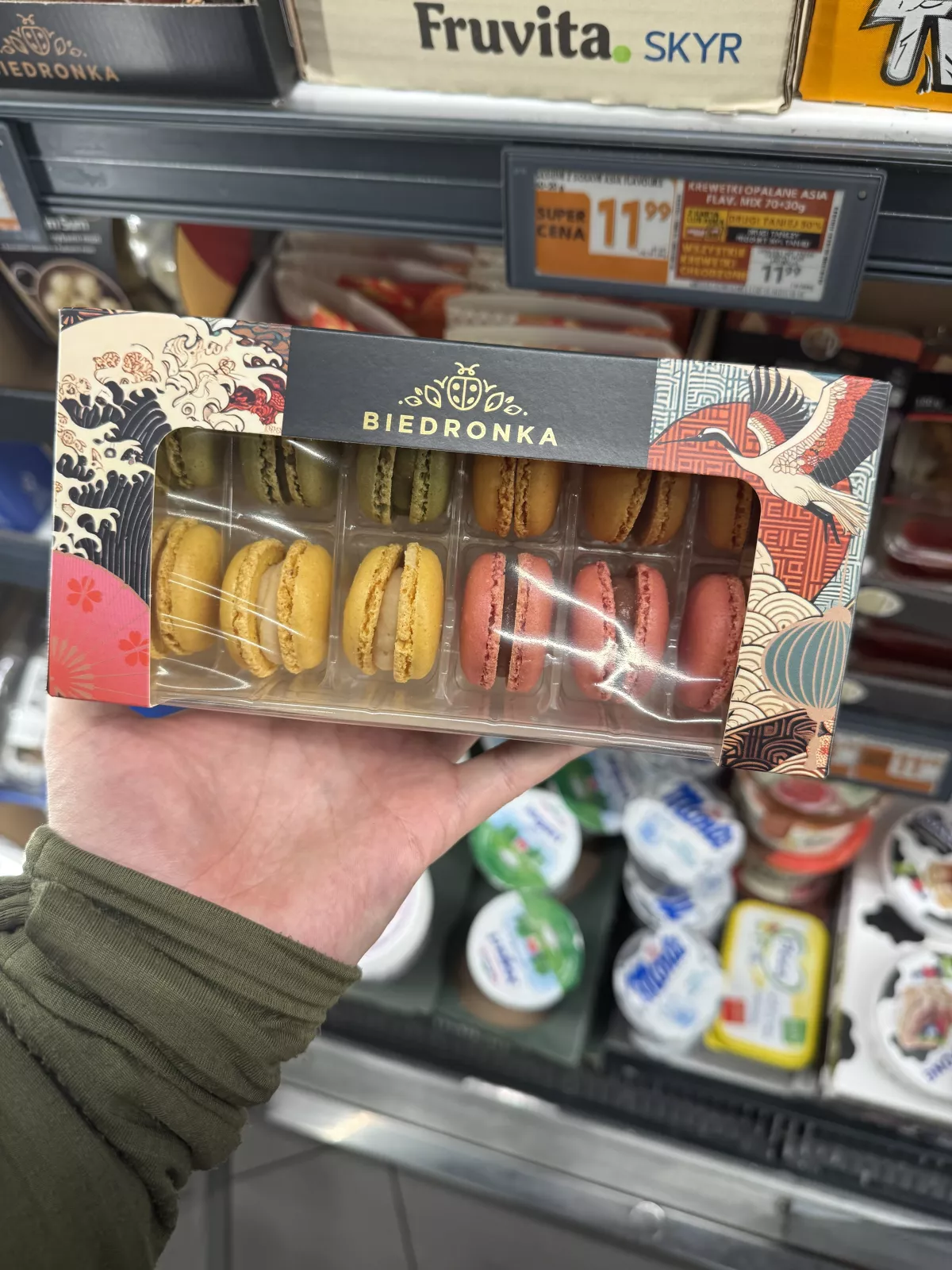 Biedronka Macarons Matcha Tea, Mango, Yuzu, Raspberry / Makaroniki z nadzieniami | 144g