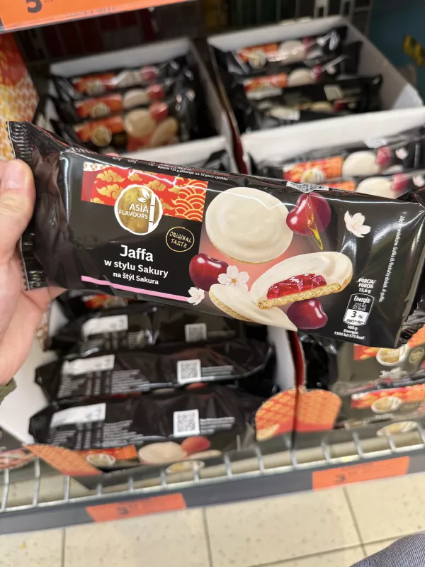 Asia Flavours Jaffa w stylu Sakury biszkopty z galaretką o smaku kwiatów wiśni w białej czekoladzie | 135g