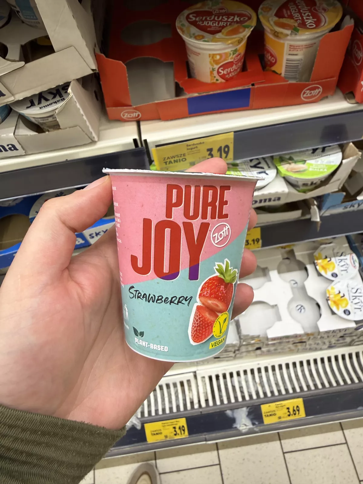 Zott Pure Joy Strawberry / Roślinny produkt kokosowo-owsiany z truskawkami | 140g