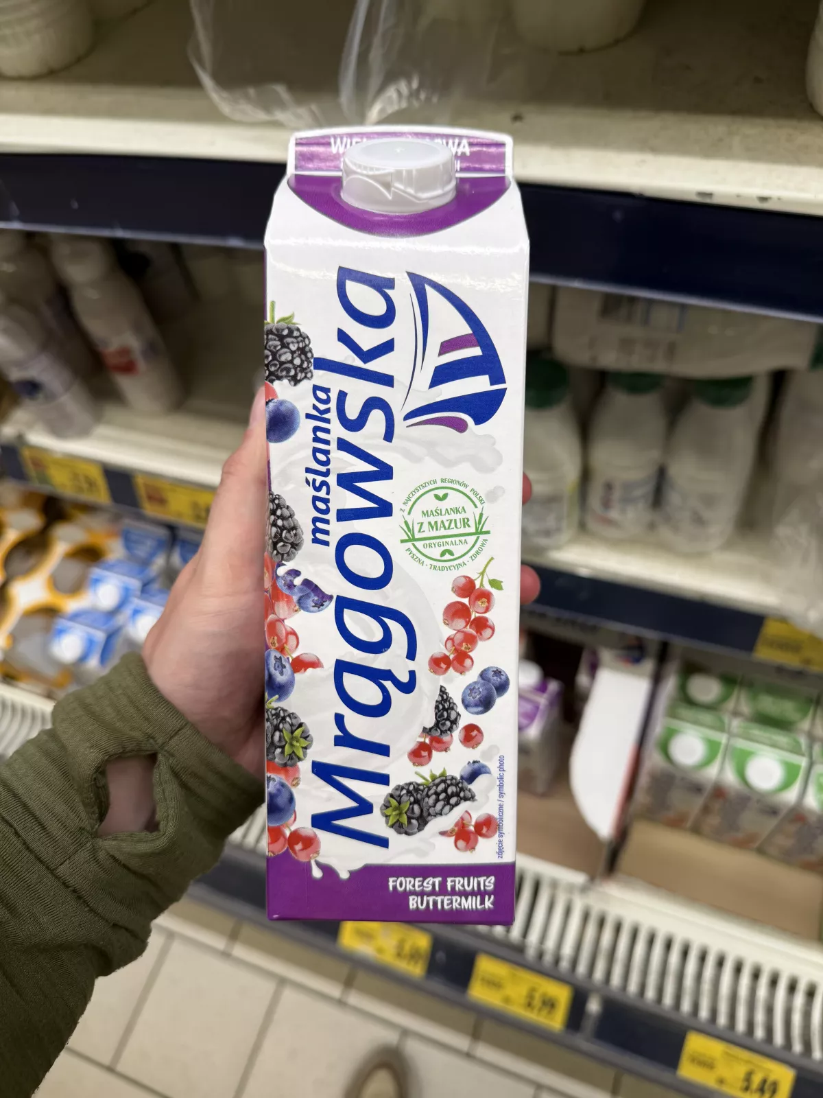 Mlekpol Maślanka Mrągowska wieloowocowa z owocami leśnymi | 1000ml